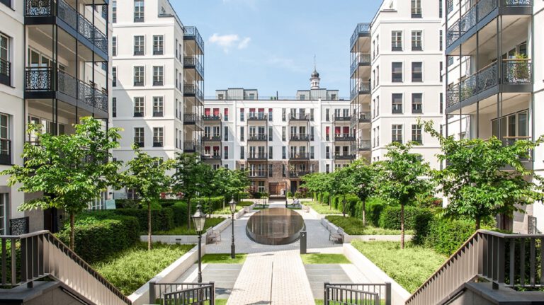 AQ Andreas Garten Blick vom Hotel