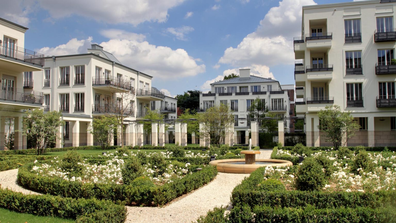 Luxusimmobilie in Münster Klostergärten Brunnen und Gartenanlage