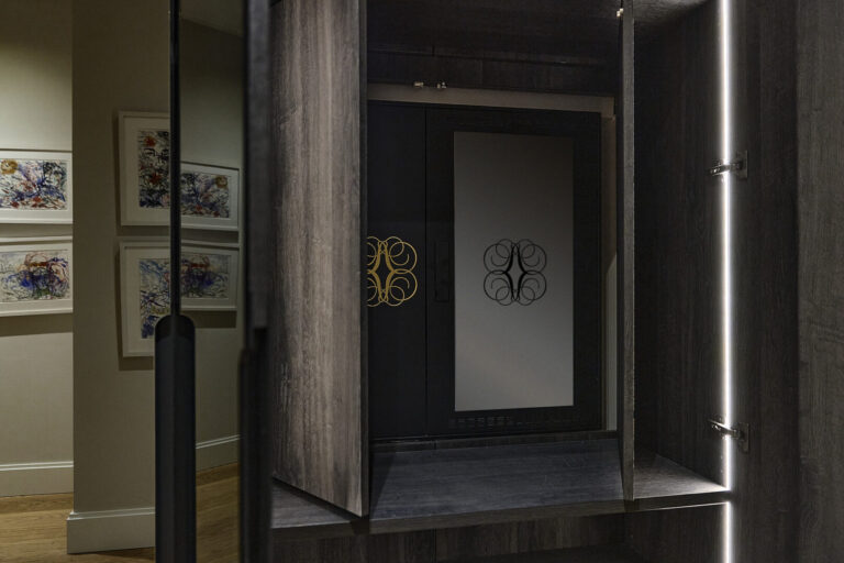 SOPHIE WE 08 Garderobenschrank geöffnet