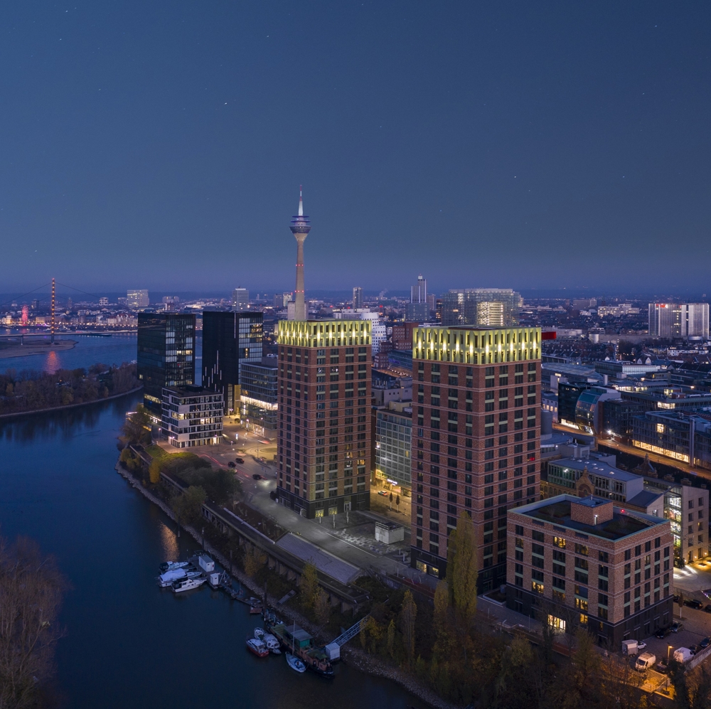 Win Win Medienhafen  bei Nacht