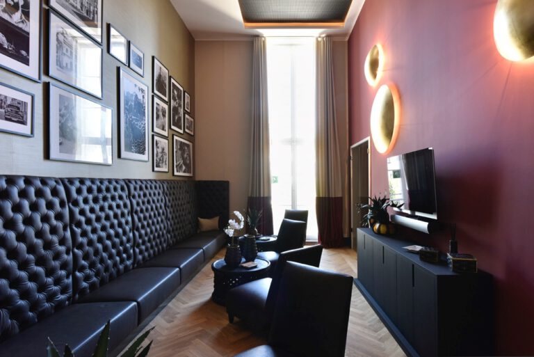 Club Lounge_
